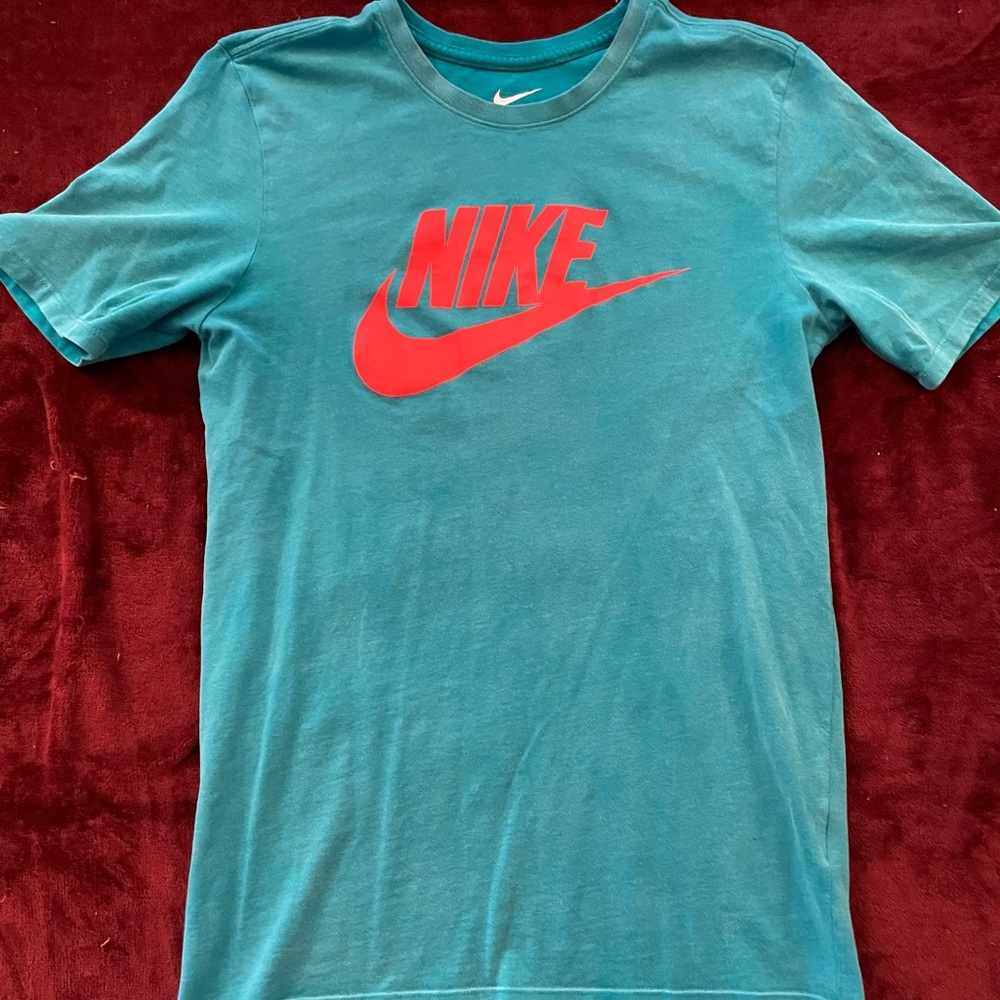 Nike shirt size small